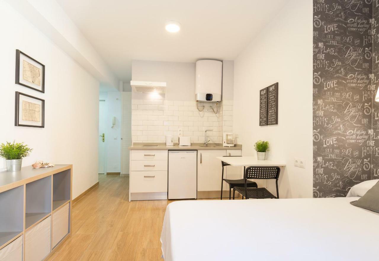 Lu&Cia City Beach Malagueta 2 Malaga Exterior photo